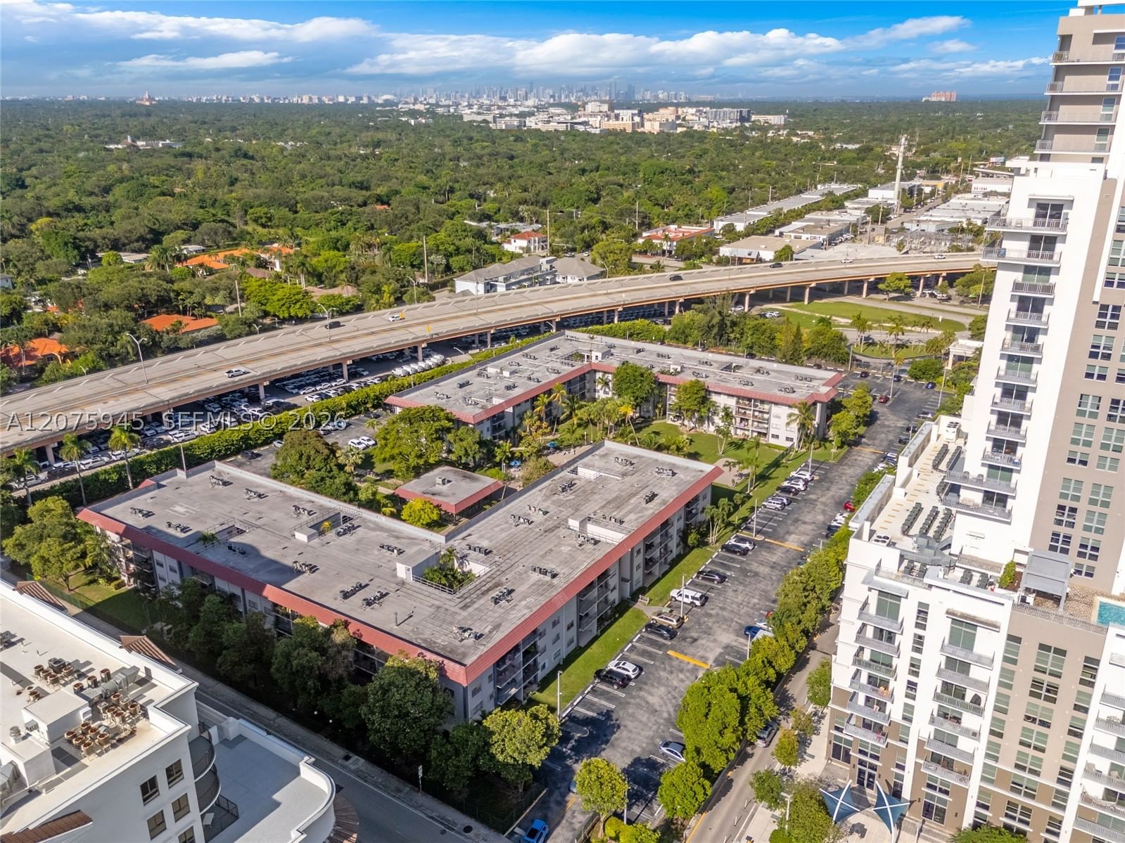 Real estate property located at 8101 72nd Ave #123W, Miami-dade, Granda Dadeland Condo, Miami, FL