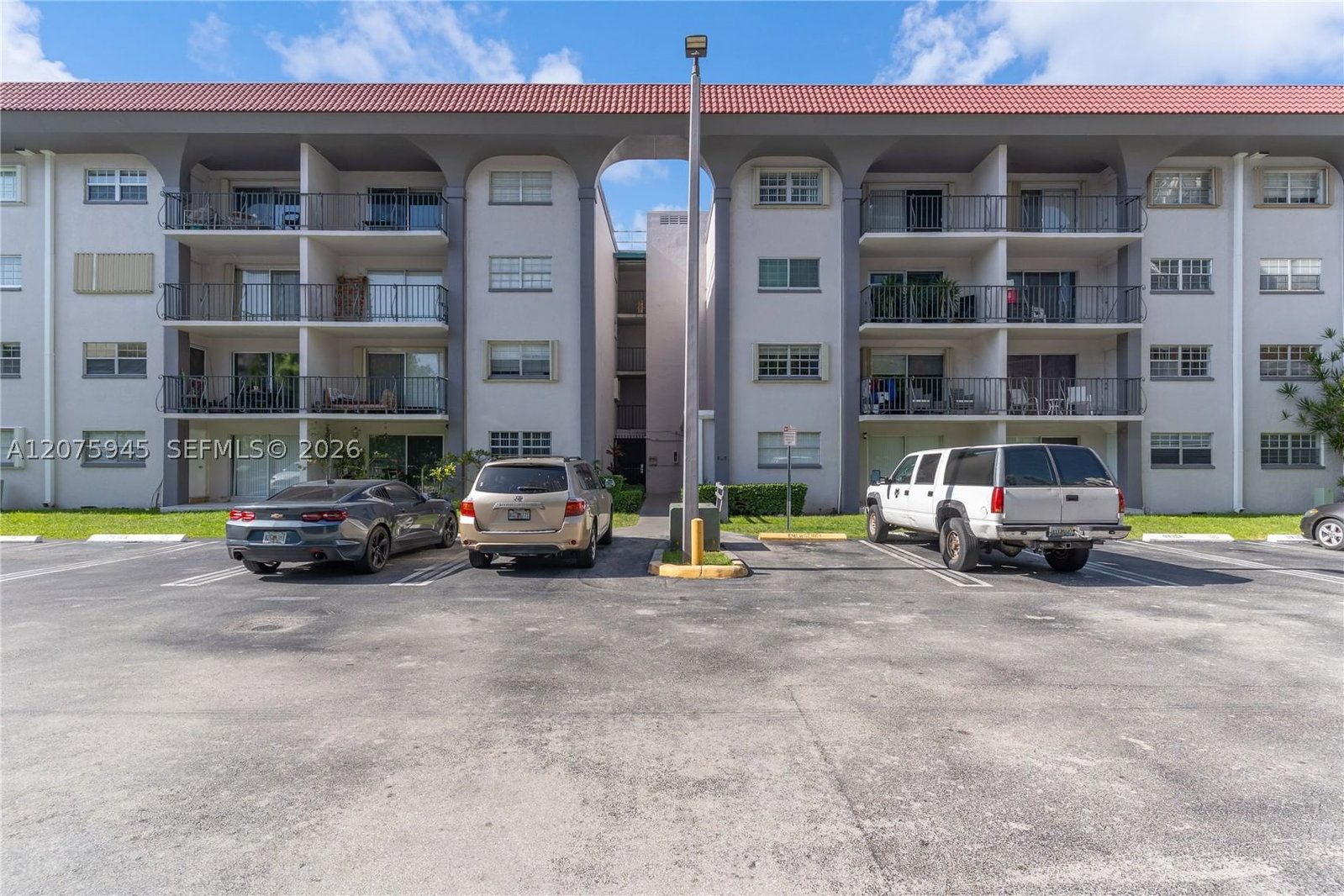 Real estate property located at 8101 72nd Ave #123W, Miami-dade, Granda Dadeland Condo, Miami, FL