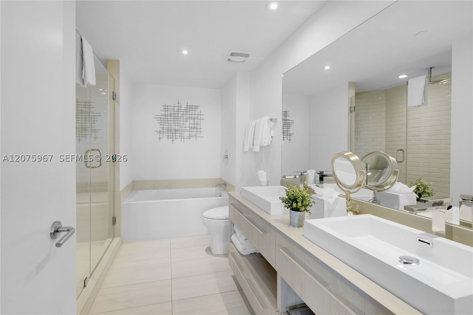 Real estate property located at 4010 Ocean Dr R2008, Broward, 4010 South Ocean Condo, Hollywood, FL