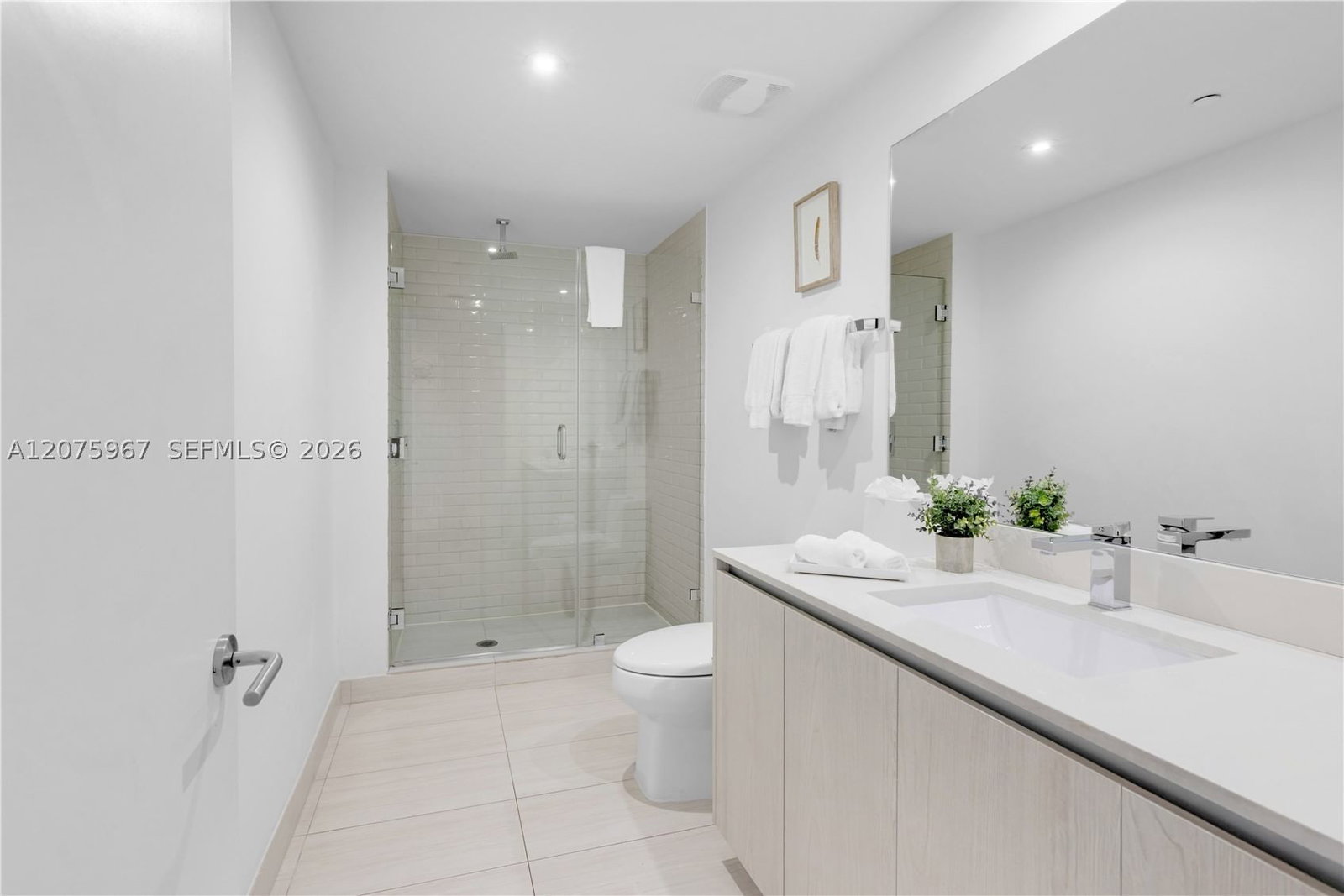 Real estate property located at 4010 Ocean Dr R2008, Broward, 4010 South Ocean Condo, Hollywood, FL