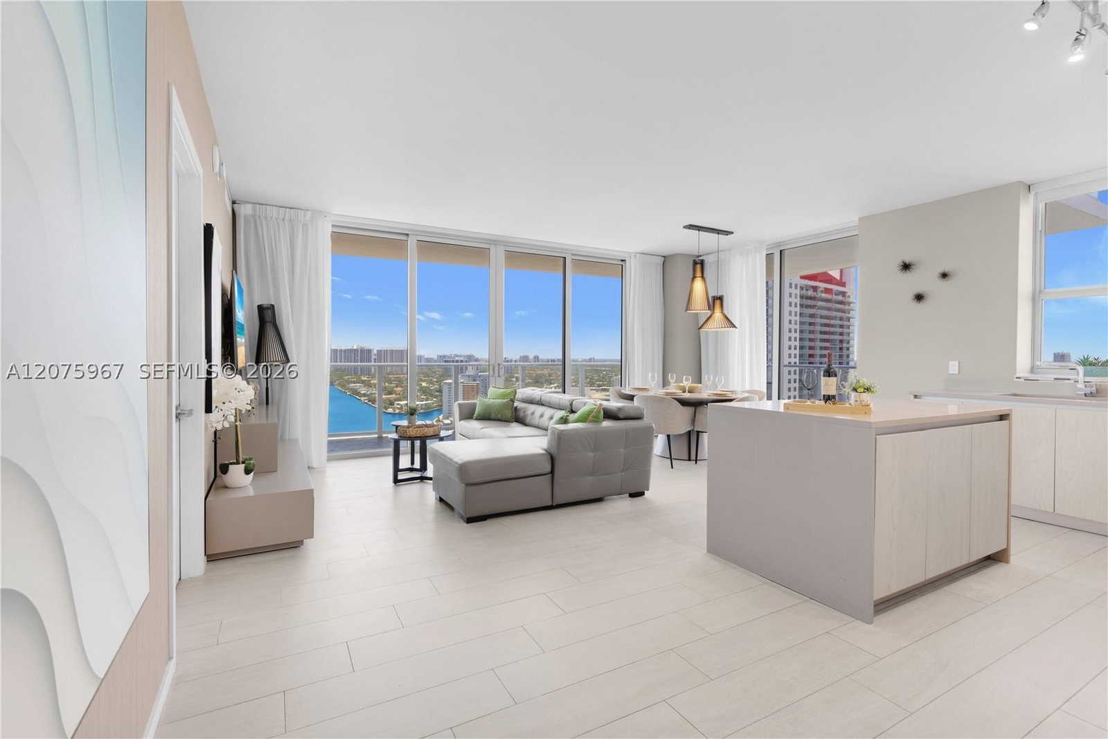 Real estate property located at 4010 Ocean Dr R2008, Broward, 4010 South Ocean Condo, Hollywood, FL