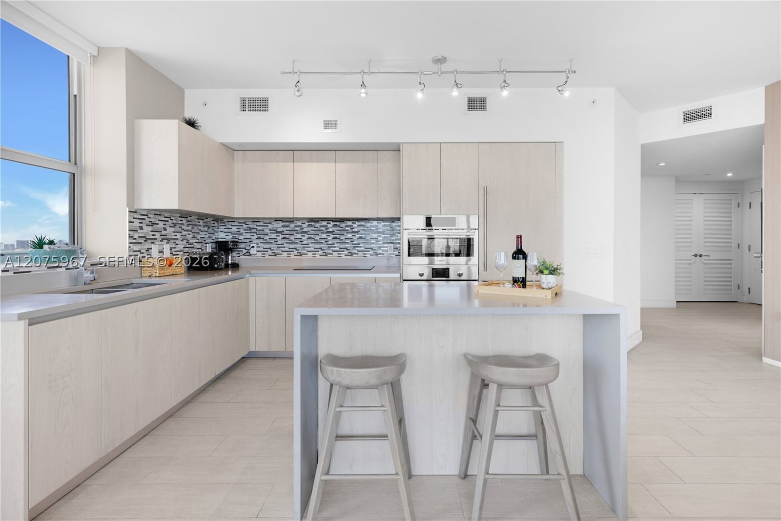 Real estate property located at 4010 Ocean Dr R2008, Broward, 4010 South Ocean Condo, Hollywood, FL