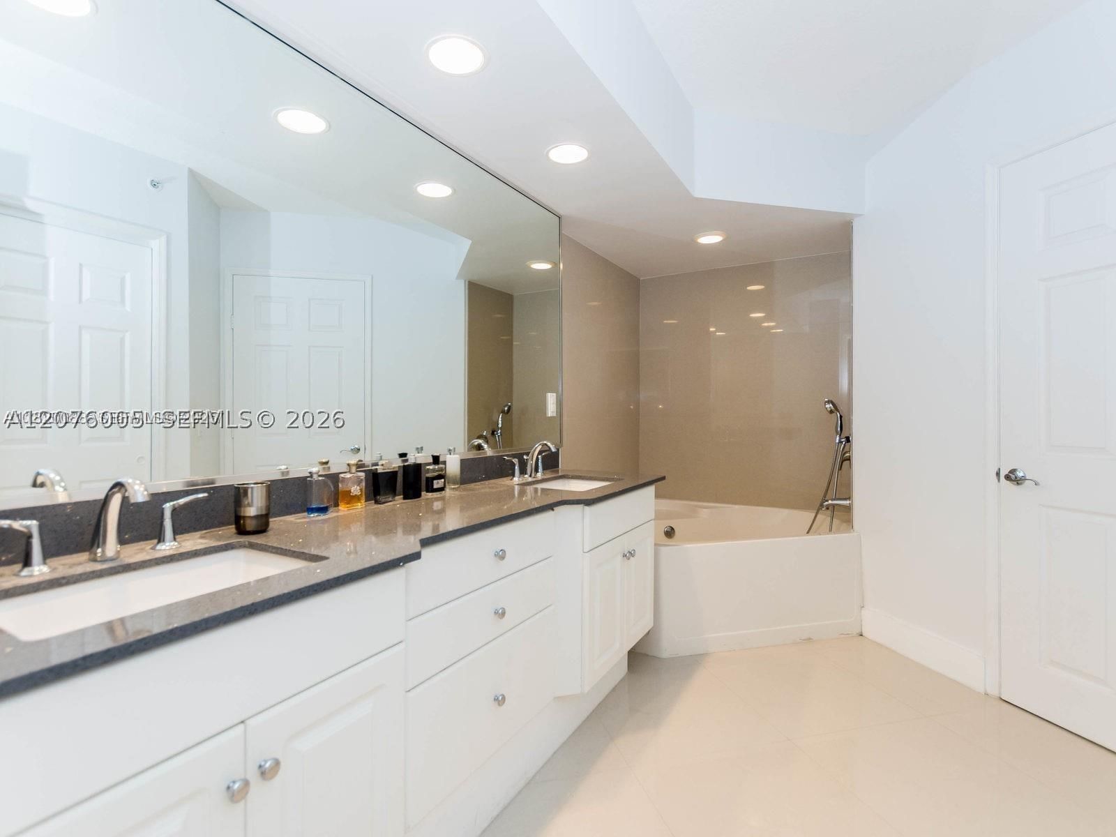 Real estate property located at 3370 Hidden Bay Dr #102, Miami-dade, 100 Hidden Bay Condo, Aventura, FL