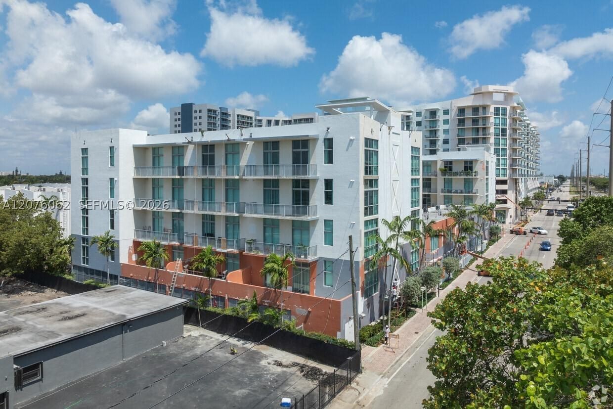 Real estate property located at 2100 Van Buren St #216, Broward, Lofts At Hollywood Statio, Hollywood, FL