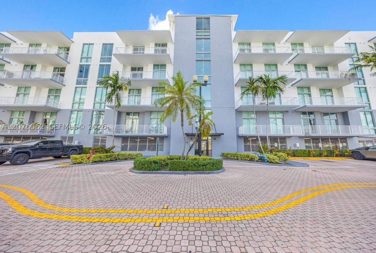 Real estate property located at 2100 Van Buren St #216, Broward, Lofts At Hollywood Statio, Hollywood, FL