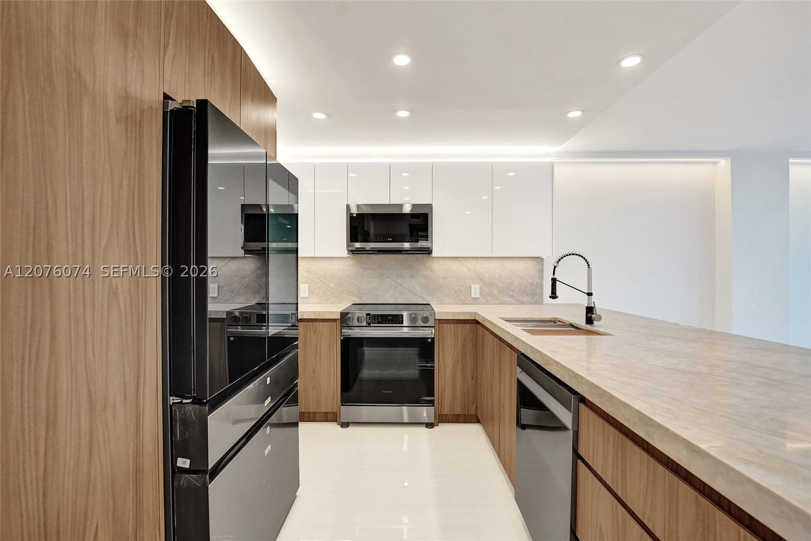 Real estate property located at 1400 Ocean Dr #1205, Broward, Trafalgar Towers Condomin, Hollywood, FL