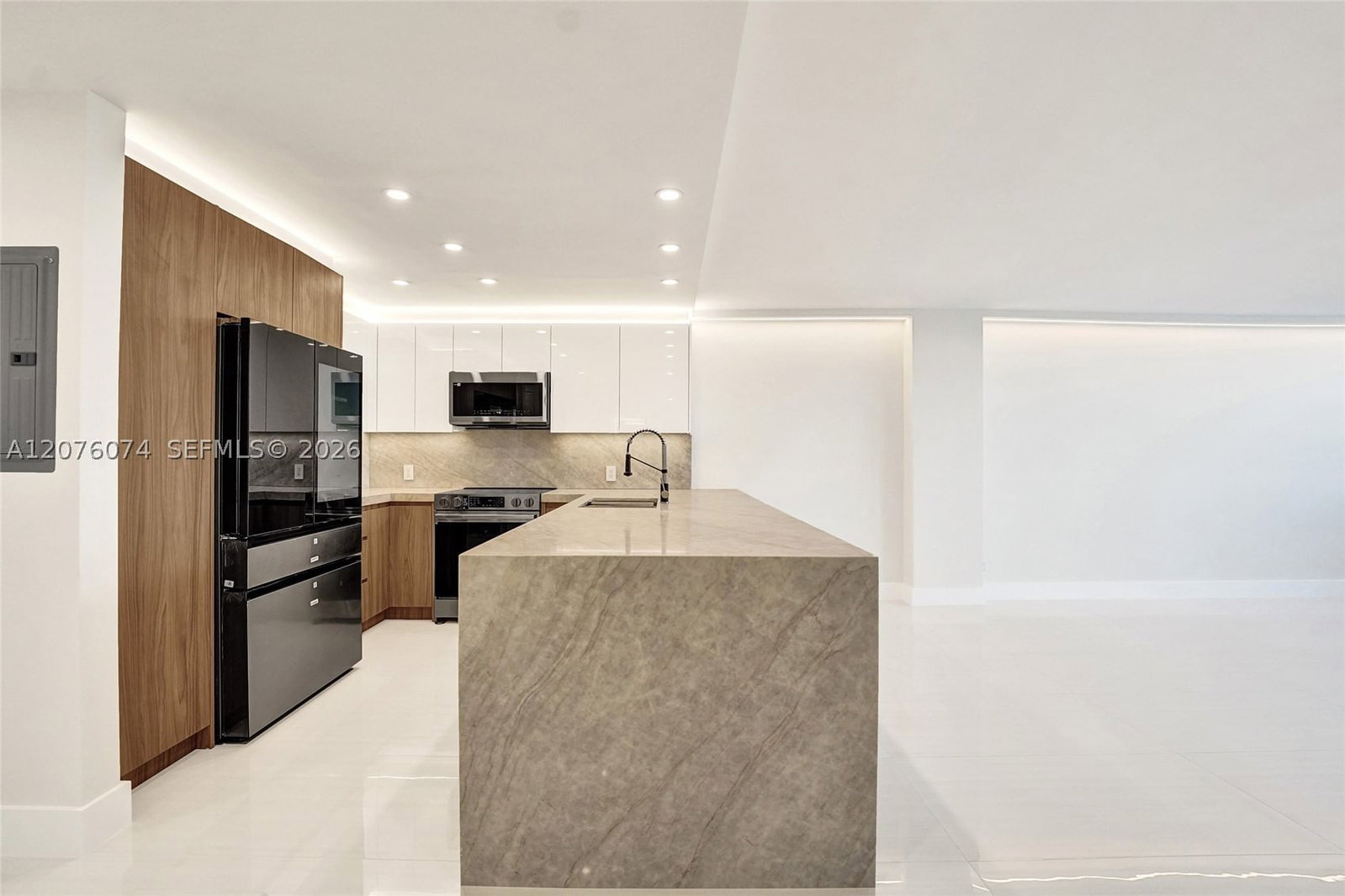 Real estate property located at 1400 Ocean Dr #1205, Broward, Trafalgar Towers Condomin, Hollywood, FL