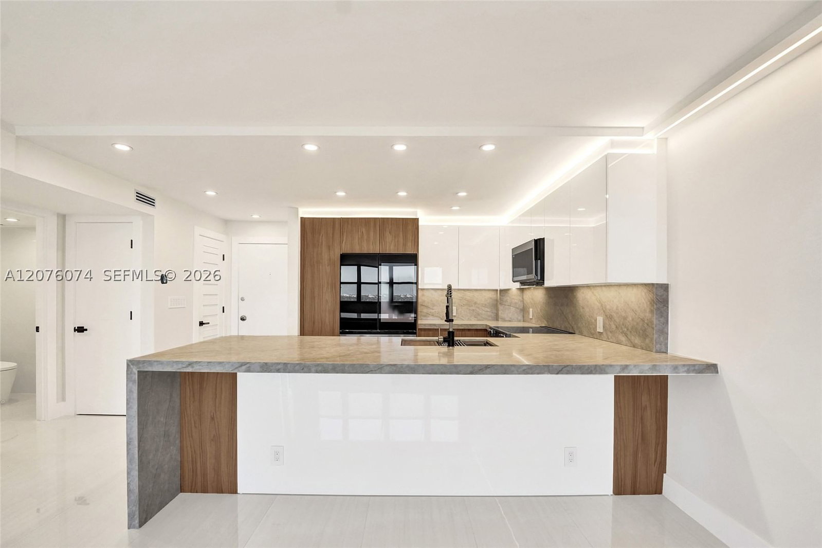 Real estate property located at 1400 Ocean Dr #1205, Broward, Trafalgar Towers Condomin, Hollywood, FL