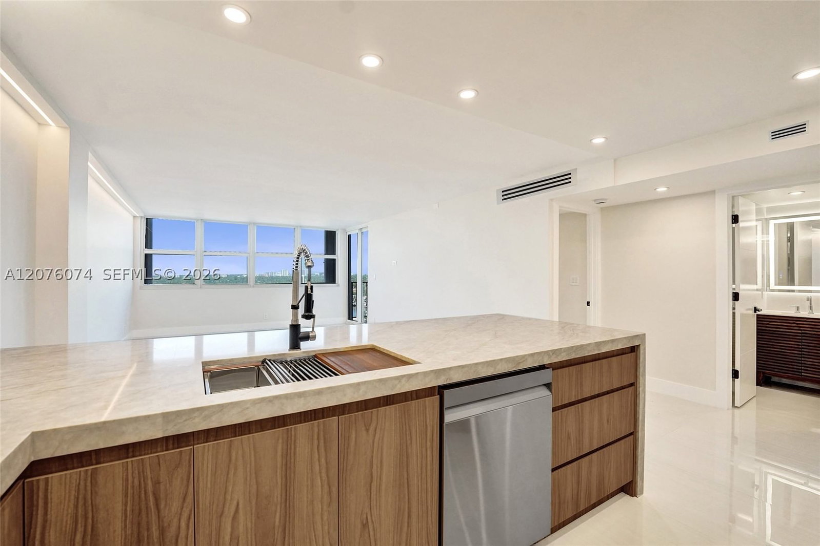 Real estate property located at 1400 Ocean Dr #1205, Broward, Trafalgar Towers Condomin, Hollywood, FL