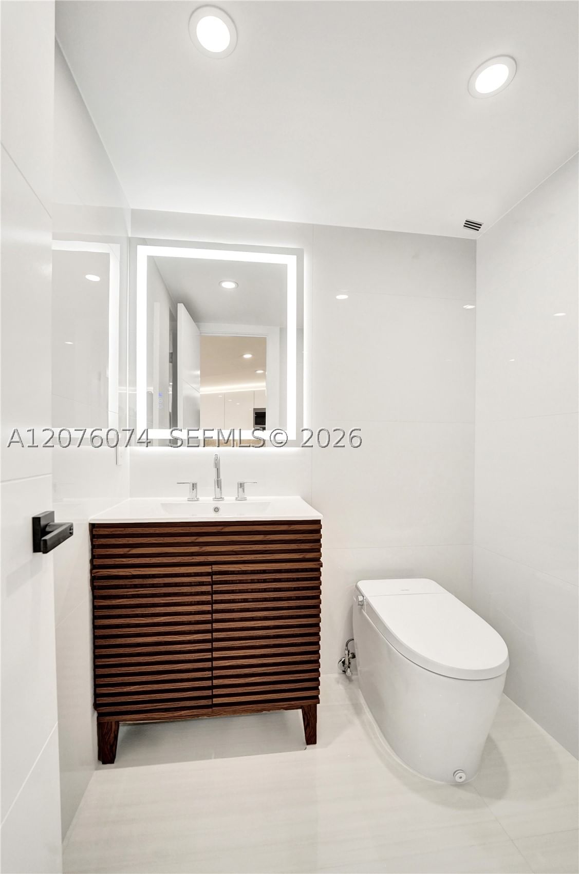 Real estate property located at 1400 Ocean Dr #1205, Broward, Trafalgar Towers Condomin, Hollywood, FL
