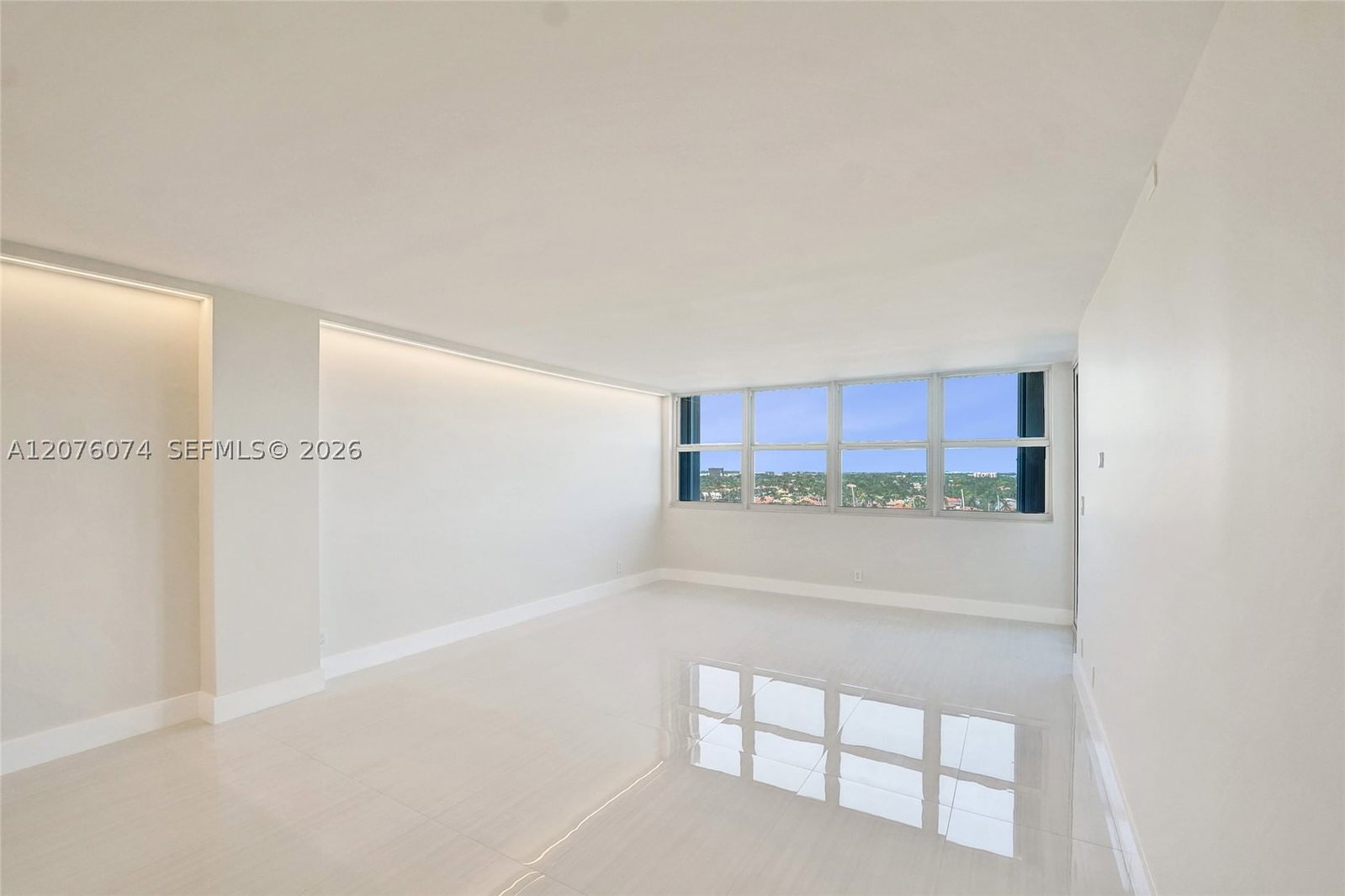 Real estate property located at 1400 Ocean Dr #1205, Broward, Trafalgar Towers Condomin, Hollywood, FL