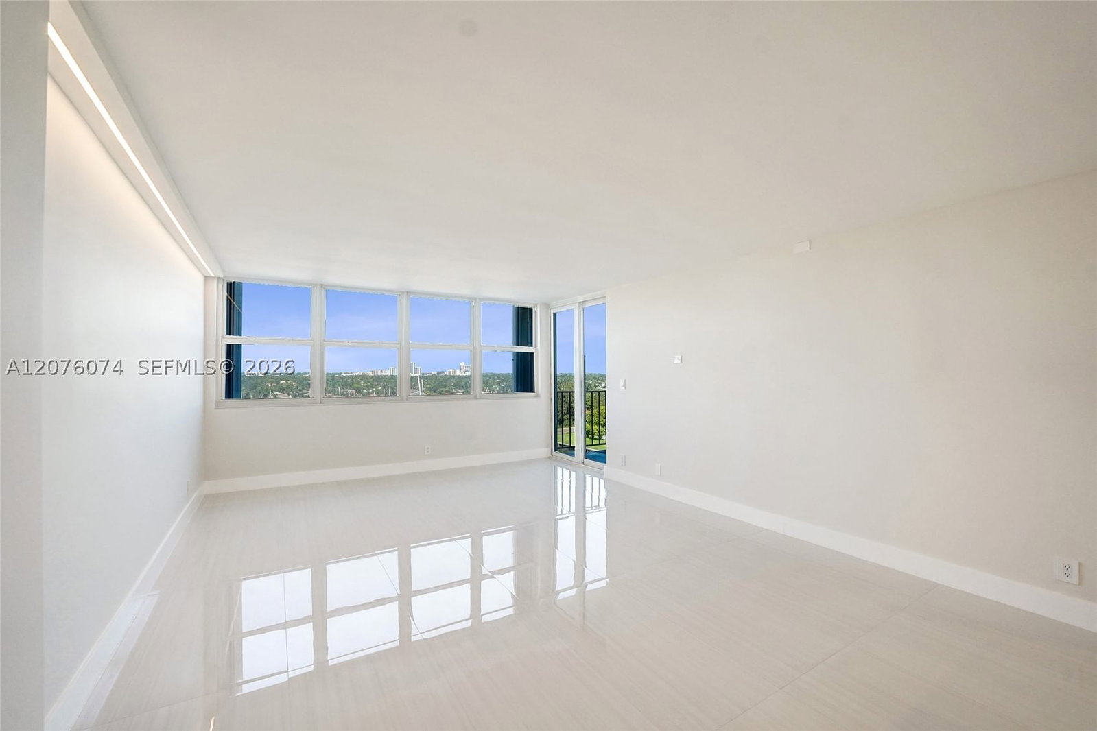 Real estate property located at 1400 Ocean Dr #1205, Broward, Trafalgar Towers Condomin, Hollywood, FL