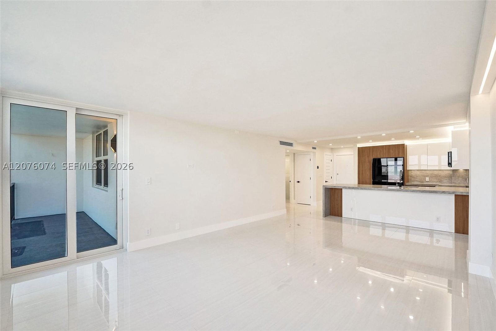 Real estate property located at 1400 Ocean Dr #1205, Broward, Trafalgar Towers Condomin, Hollywood, FL