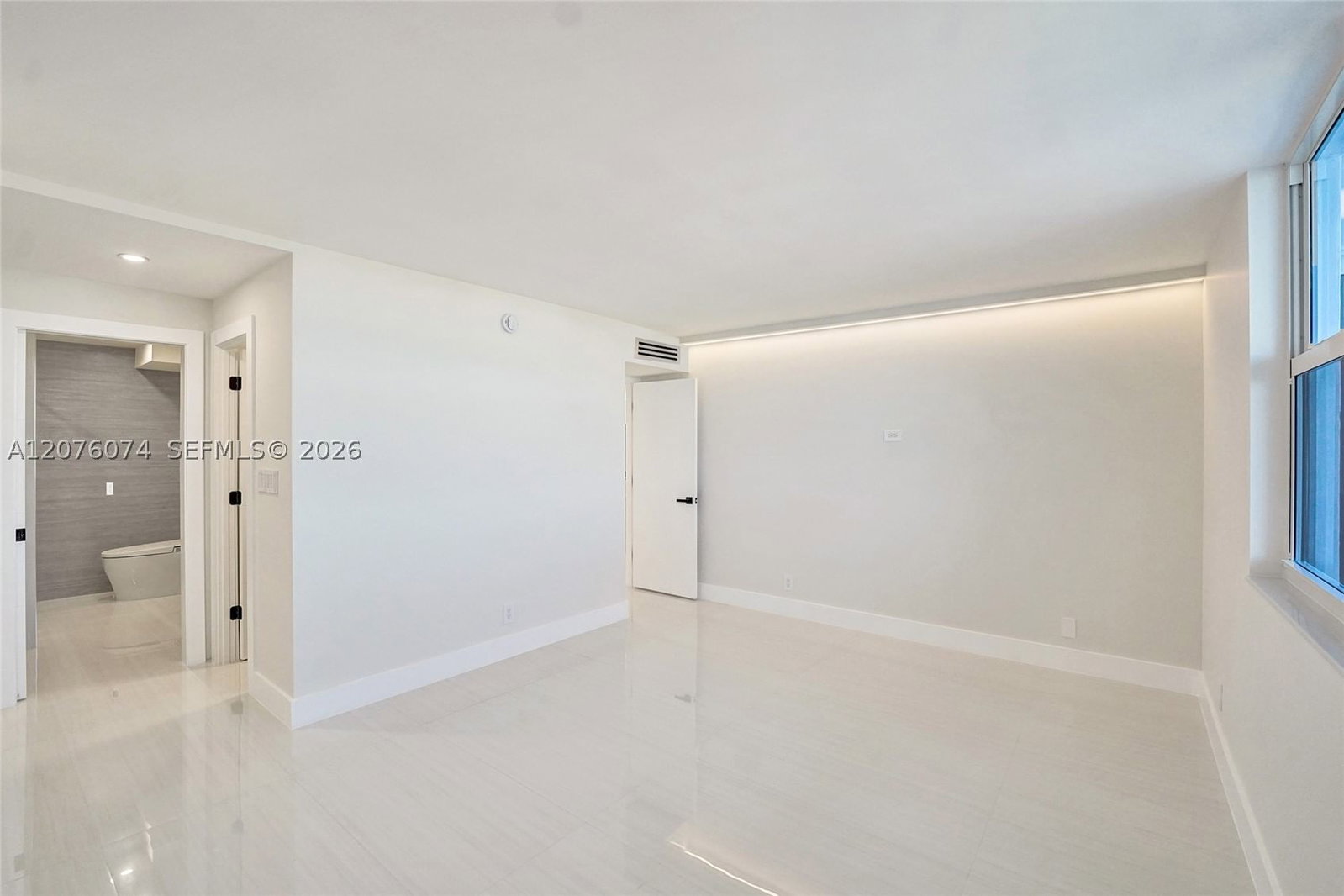 Real estate property located at 1400 Ocean Dr #1205, Broward, Trafalgar Towers Condomin, Hollywood, FL