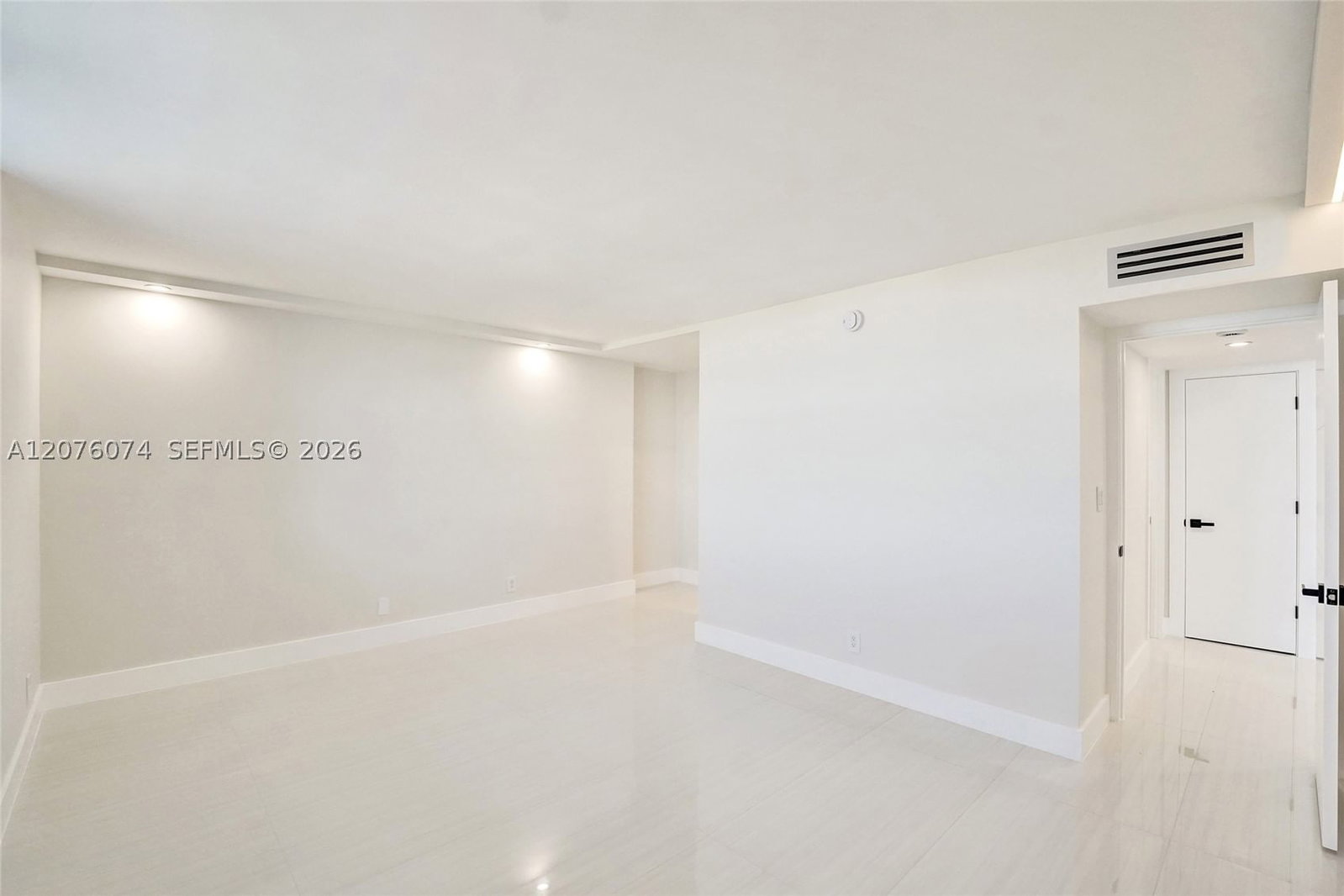 Real estate property located at 1400 Ocean Dr #1205, Broward, Trafalgar Towers Condomin, Hollywood, FL