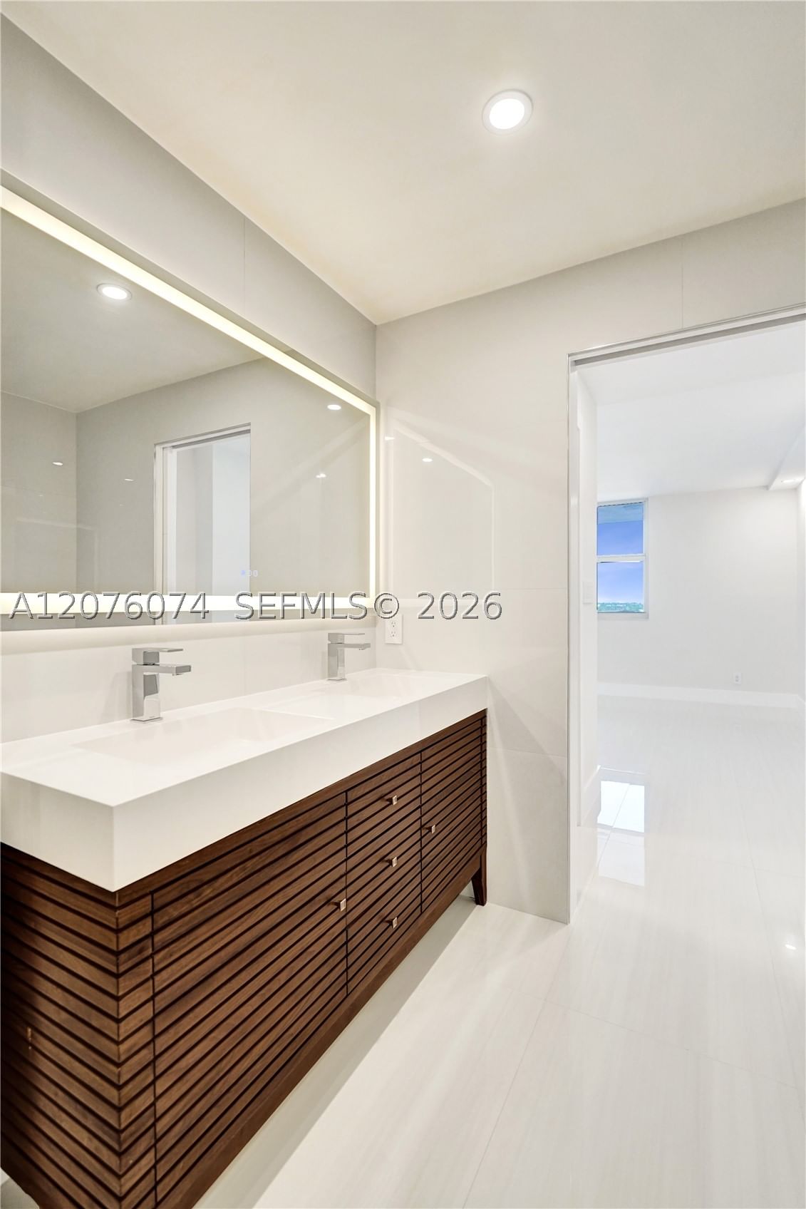 Real estate property located at 1400 Ocean Dr #1205, Broward, Trafalgar Towers Condomin, Hollywood, FL