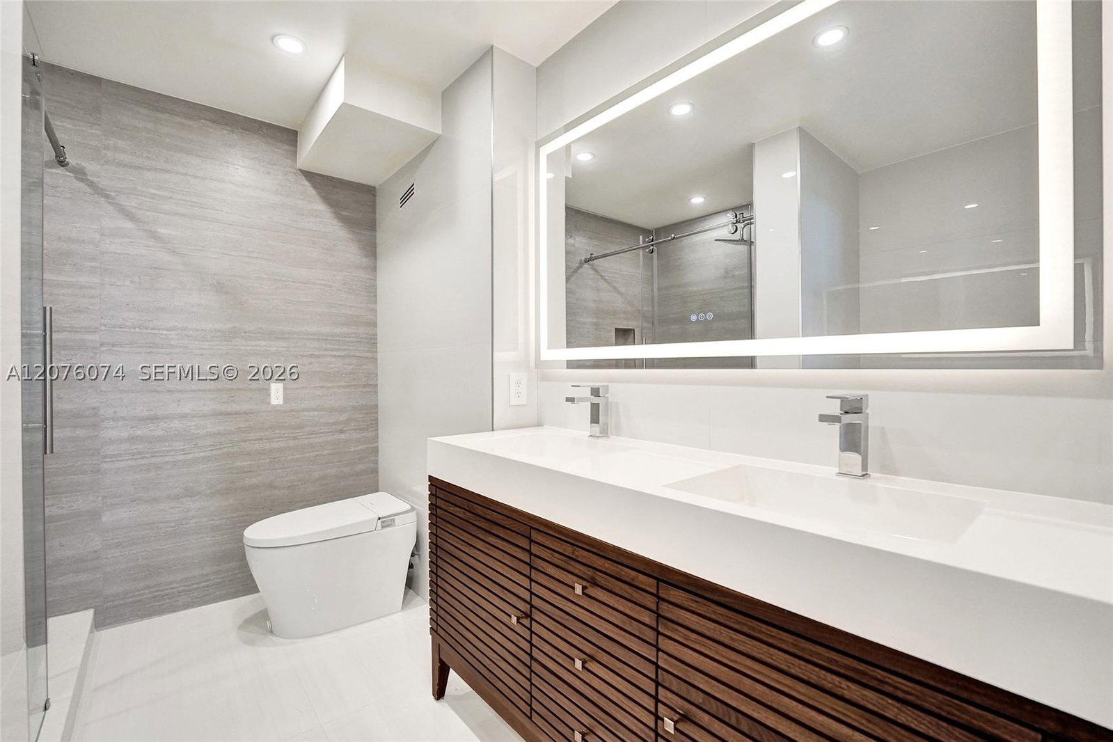 Real estate property located at 1400 Ocean Dr #1205, Broward, Trafalgar Towers Condomin, Hollywood, FL