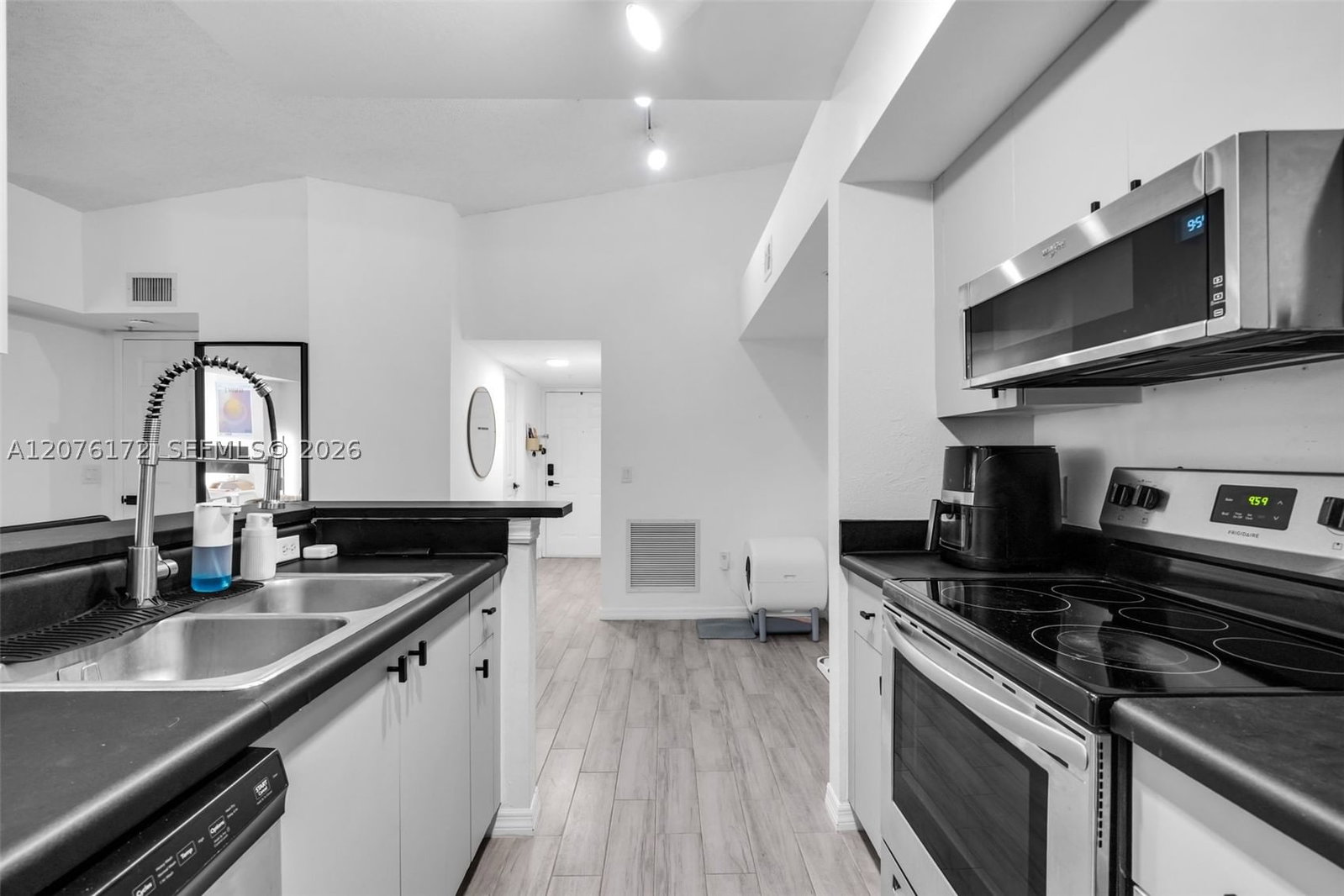 Real estate property located at 2457 Centergate Dr #306, Broward, Aventine At Miramar Condo, Miramar, FL