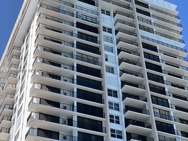 Real estate property located at 2201 Ocean Drive #1507, Broward, Quadomain Tower I And Iv, Hollywood, FL