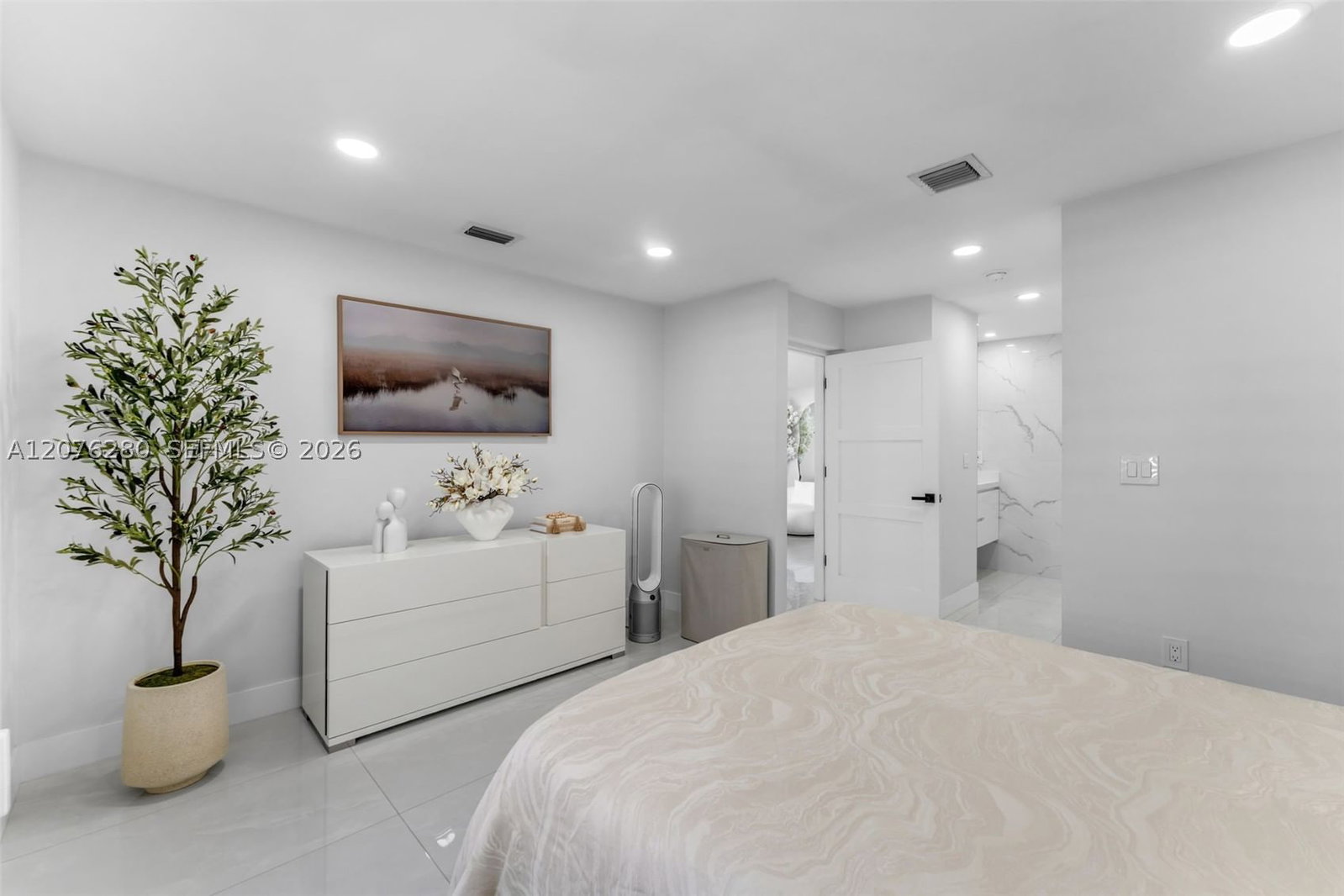 Real estate property located at 1180 124th Pl #208, Miami-dade, Villa Real Condo No 2, Miami, FL