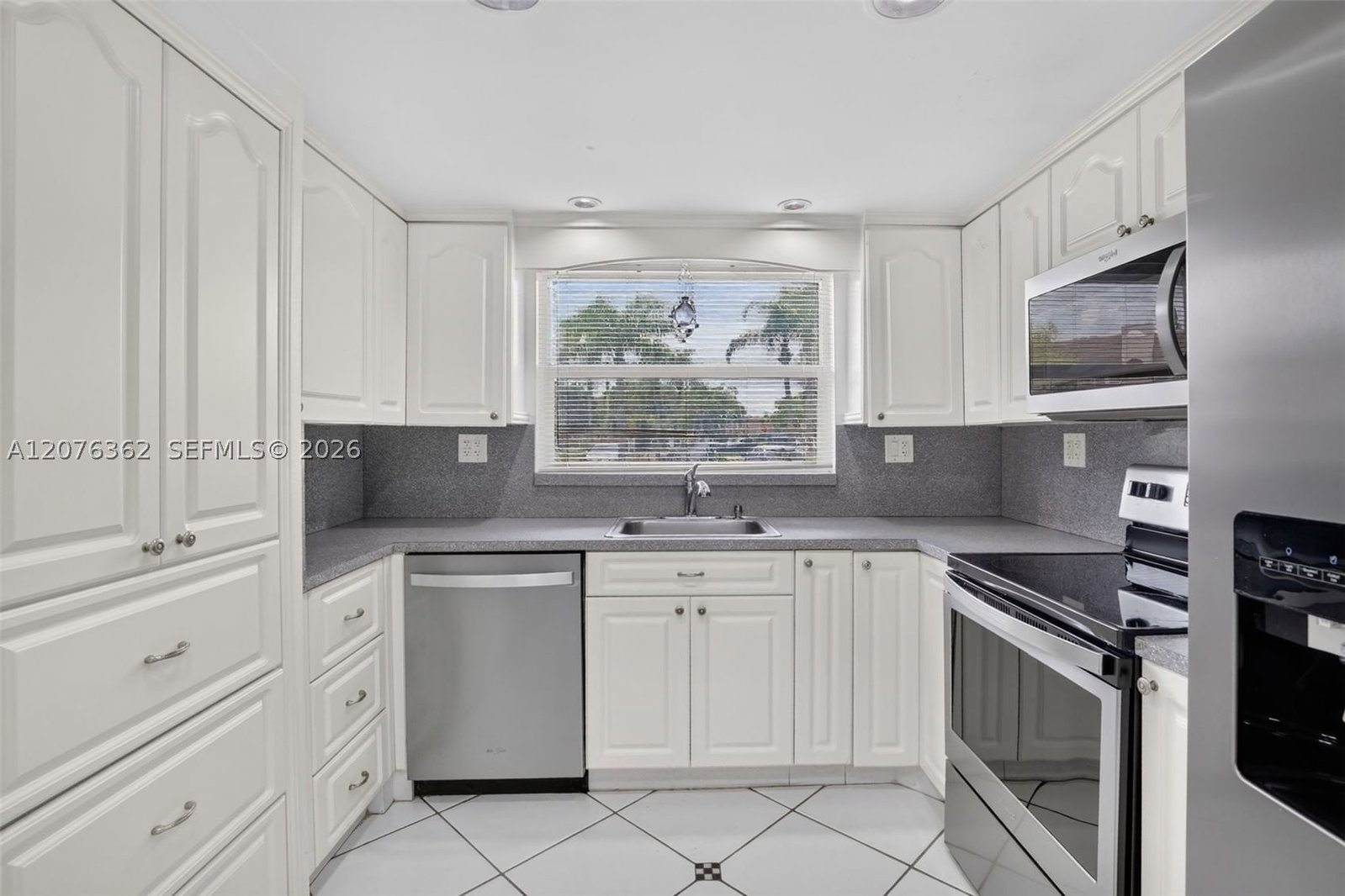 Real estate property located at 9721 Sunrise Lakes Blvd #102, Broward, Sunrise Lakes 135 Condo, Sunrise, FL