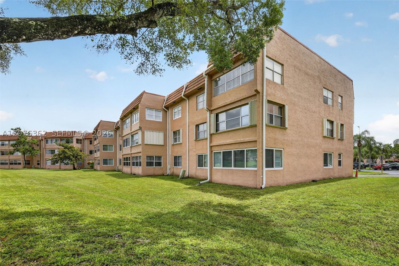 Real estate property located at 9721 Sunrise Lakes Blvd #102, Broward, Sunrise Lakes 135 Condo, Sunrise, FL