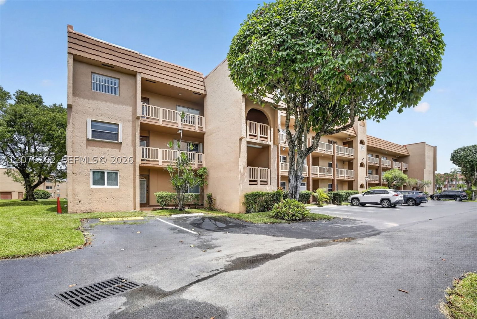 Real estate property located at 9721 Sunrise Lakes Blvd #102, Broward, Sunrise Lakes 135 Condo, Sunrise, FL
