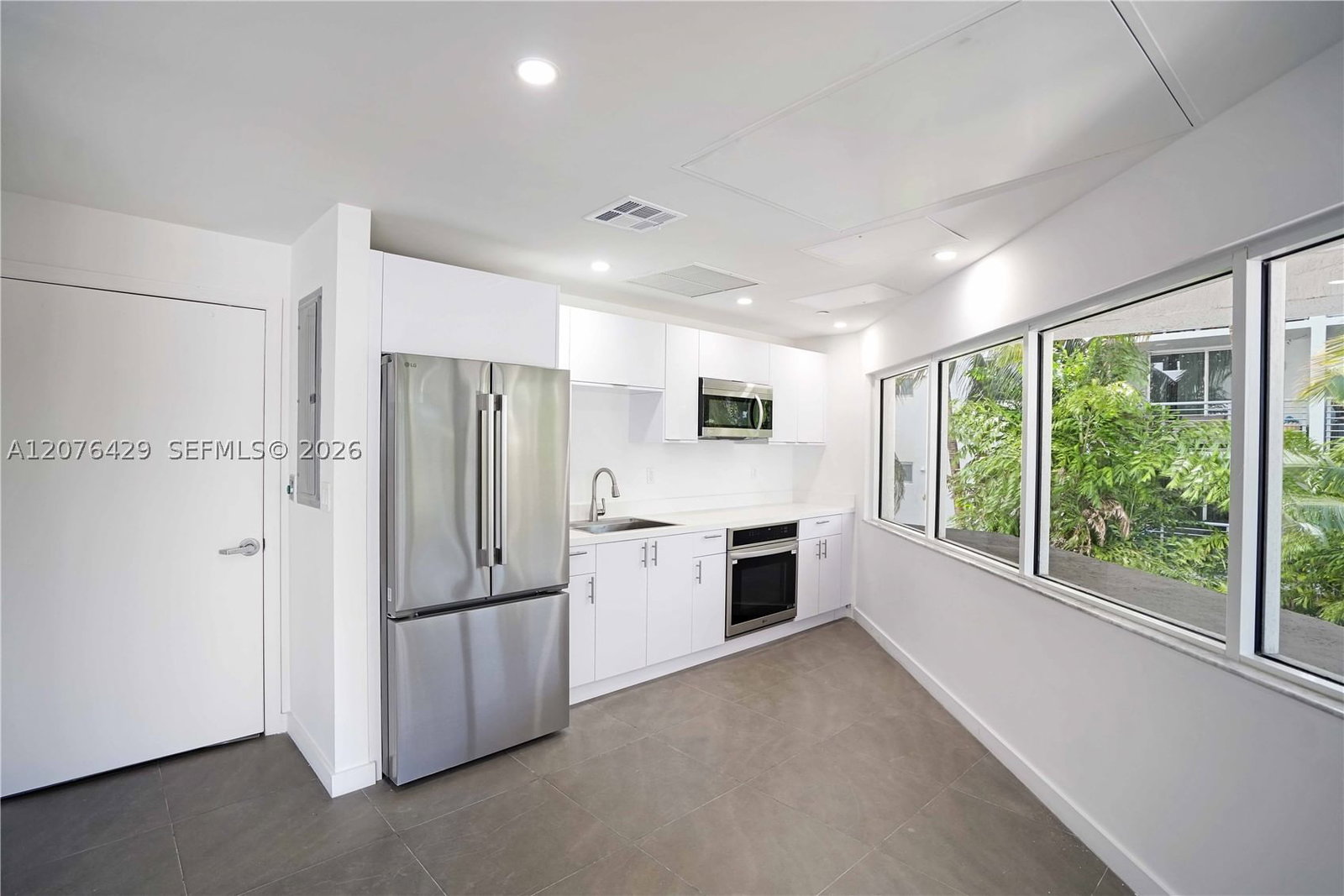 Real estate property located at 1621 Bay Rd #604, Miami-dade, Bayview Plaza Condo, Miami Beach, FL