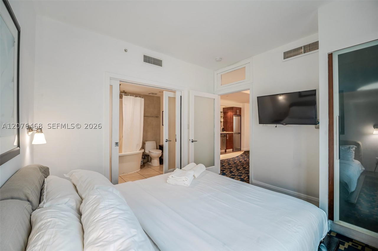 Real estate property located at 1060 Ocean Dr D206, Miami-dade, The Strand On Ocean Drive, Miami Beach, FL