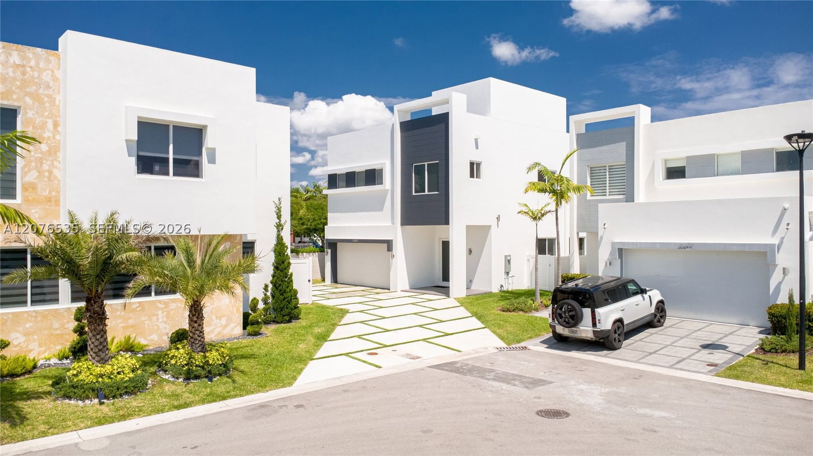Real estate property located at 10381 67th Ter, Miami-dade, Doral Palms South, Doral, FL