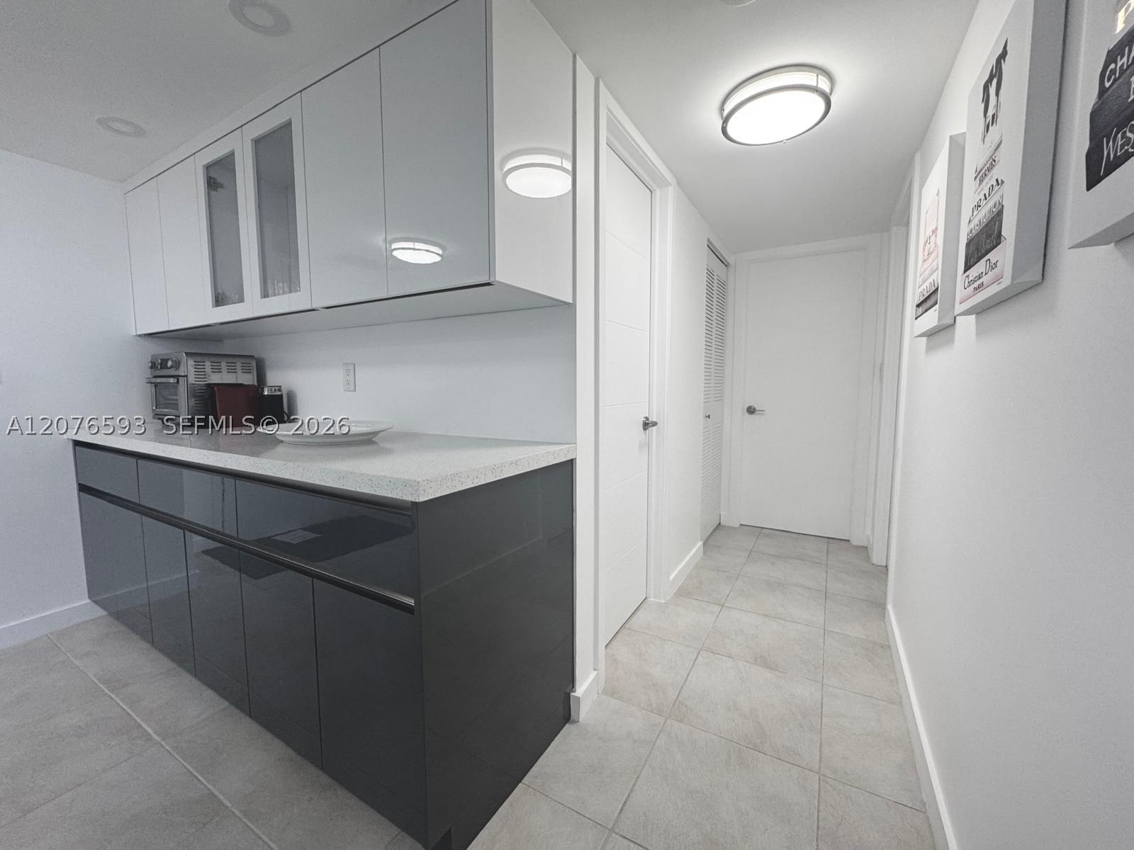Real estate property located at 3800 Ocean Dr #1710, Broward, Hallmark Of Hollywood Con, Hollywood, FL