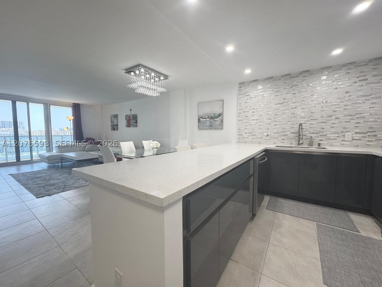 Real estate property located at 3800 Ocean Dr #1710, Broward, Hallmark Of Hollywood Con, Hollywood, FL