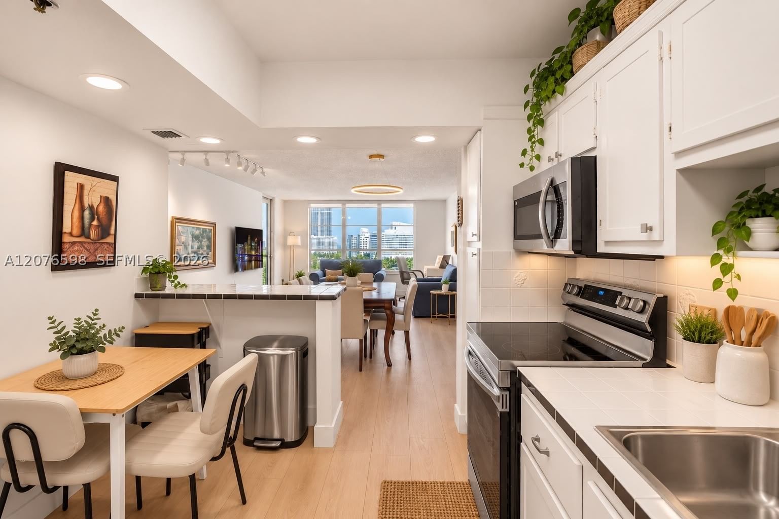 Real estate property located at 4101 Pine Tree Dr #1105, Miami-dade, Tower Forty One Condo, Miami Beach, FL