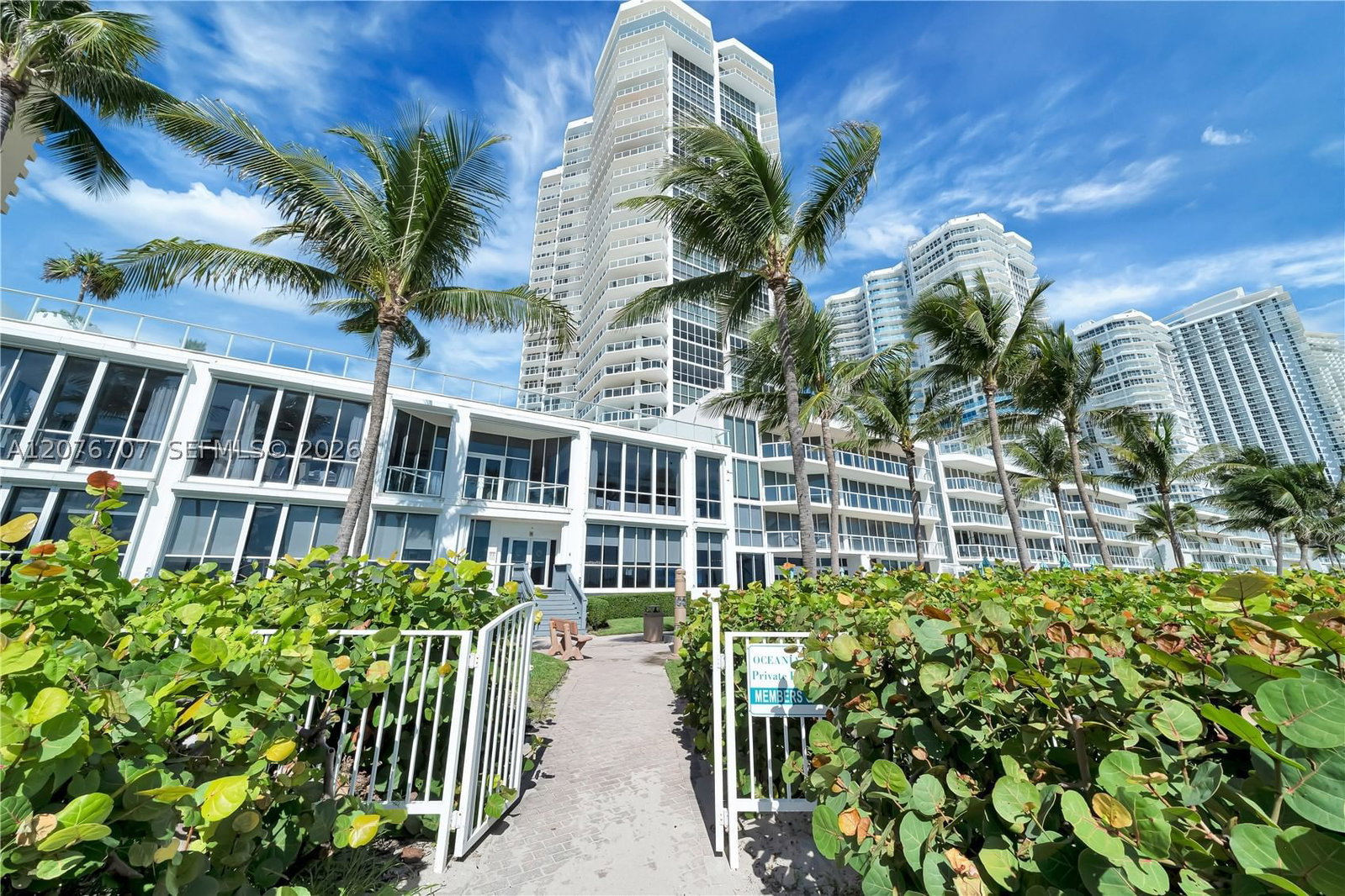 Real estate property located at 16425 Collins Ave #712, Miami-dade, Oceania I Condo, Sunny Isles Beach, FL