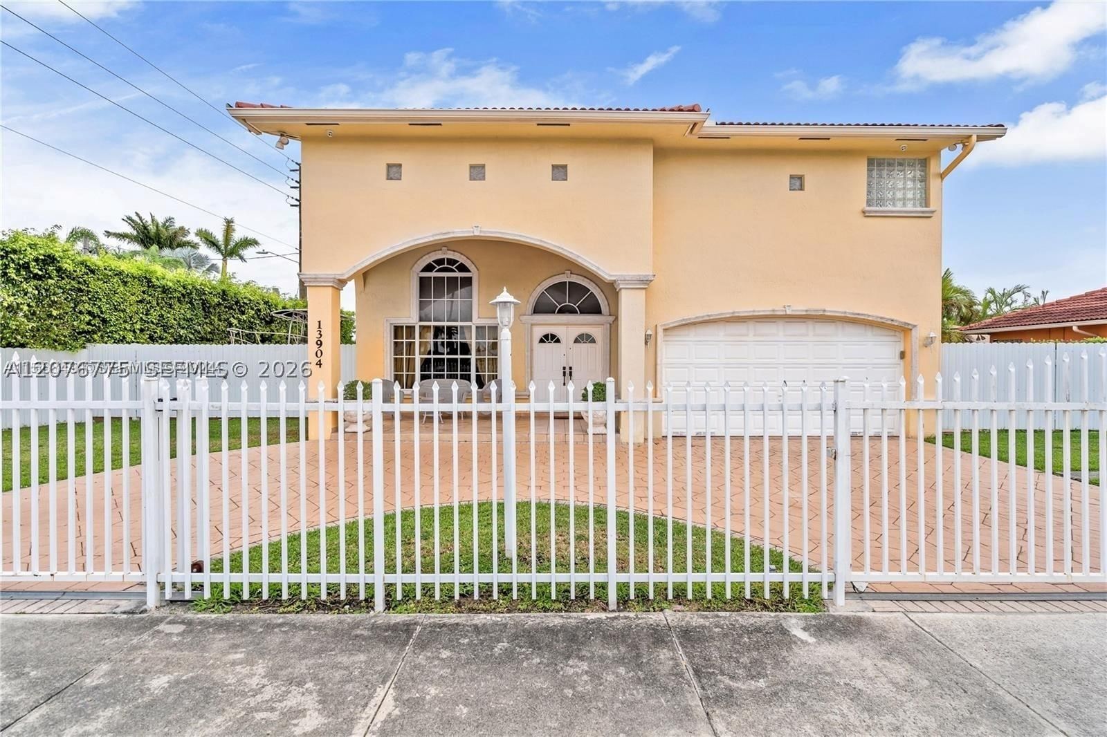 Real estate property located at 13904 18th Ter, Miami-dade, Zenteno Sub, Miami, FL