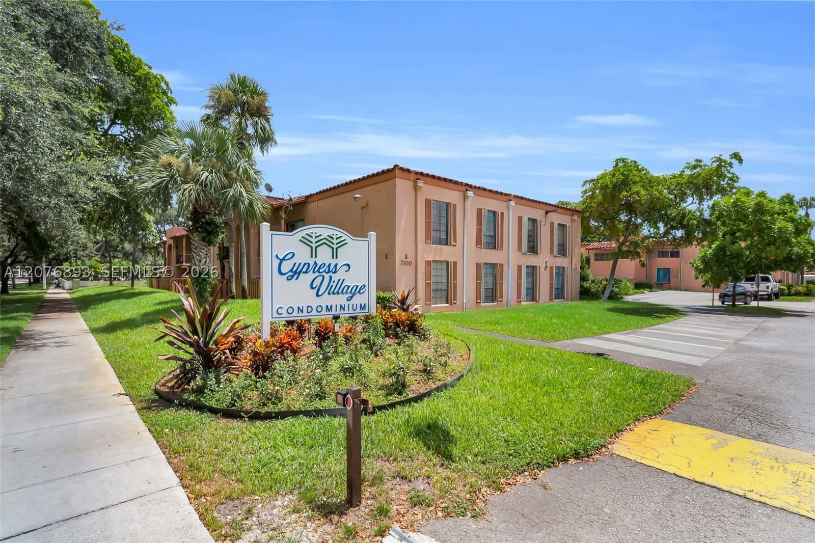 Real estate property located at 7100 Fairway Dr K11, Miami-dade, Cypress Village Condo, Miami Lakes, FL