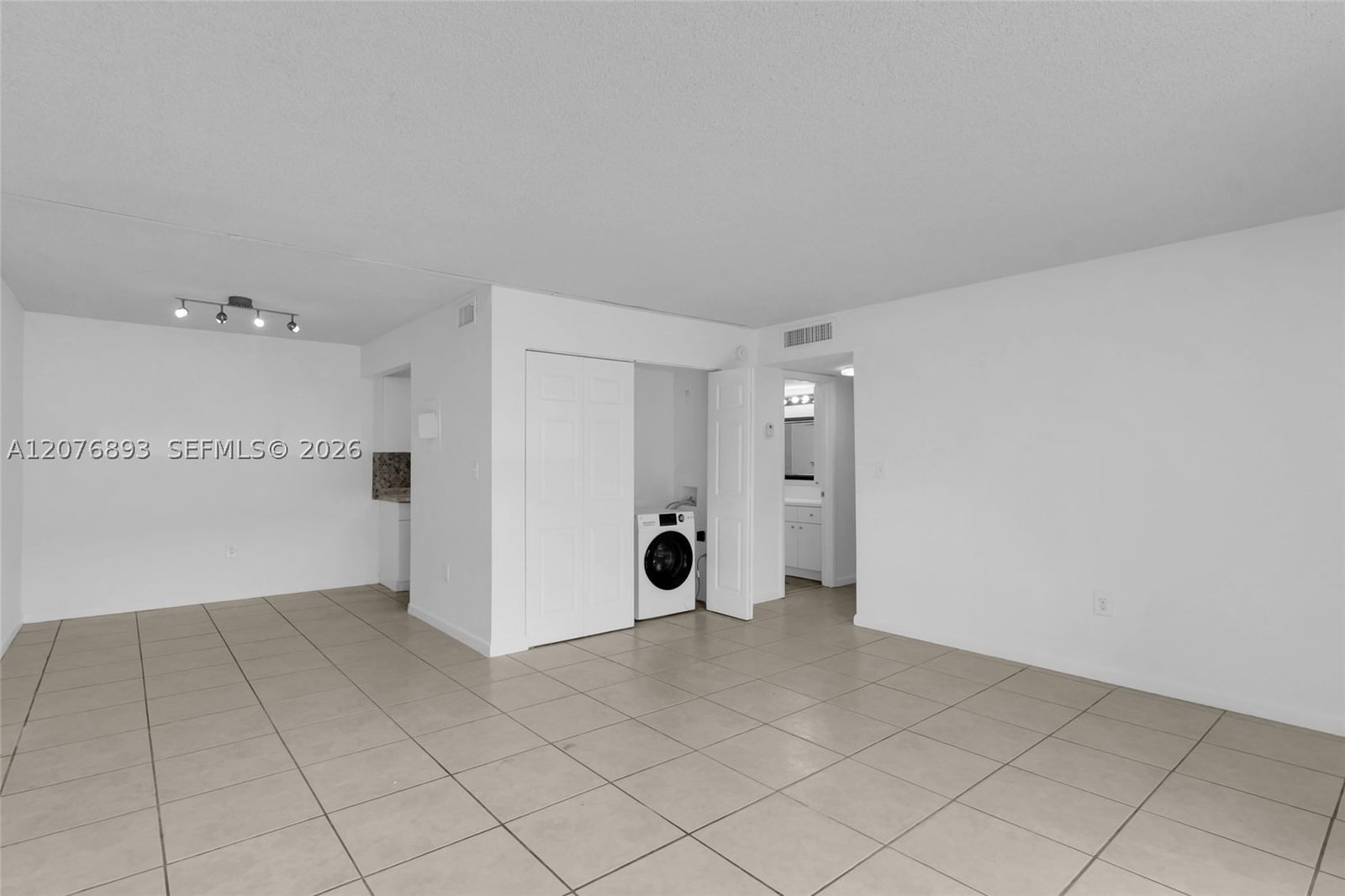 Real estate property located at 7100 Fairway Dr K11, Miami-dade, Cypress Village Condo, Miami Lakes, FL