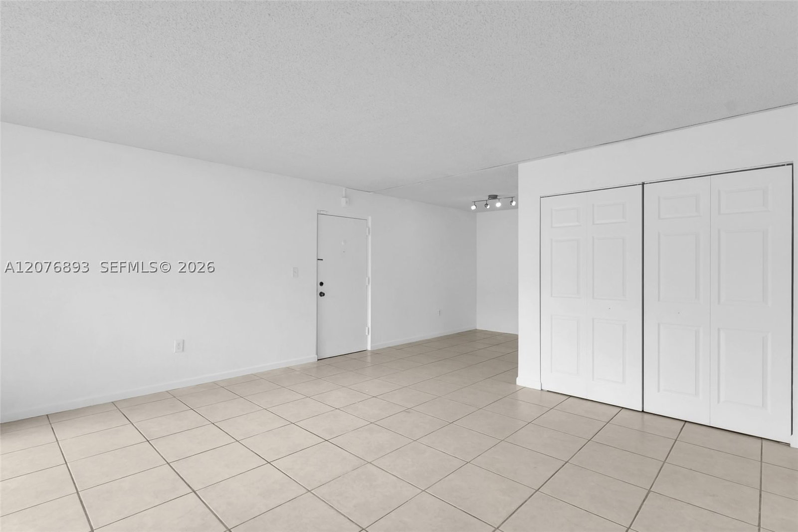 Real estate property located at 7100 Fairway Dr K11, Miami-dade, Cypress Village Condo, Miami Lakes, FL