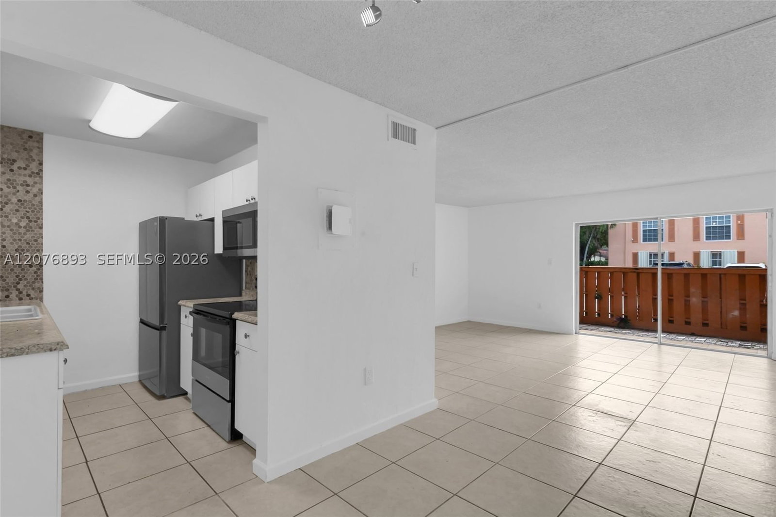 Real estate property located at 7100 Fairway Dr K11, Miami-dade, Cypress Village Condo, Miami Lakes, FL