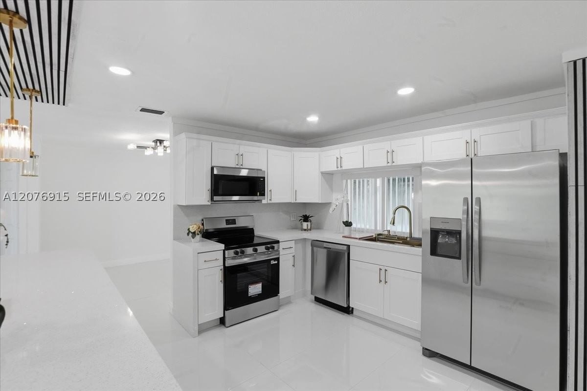 Real estate property located at 8300 26th Pl, Broward, Arrowhead Golf & Tennis C, Davie, FL