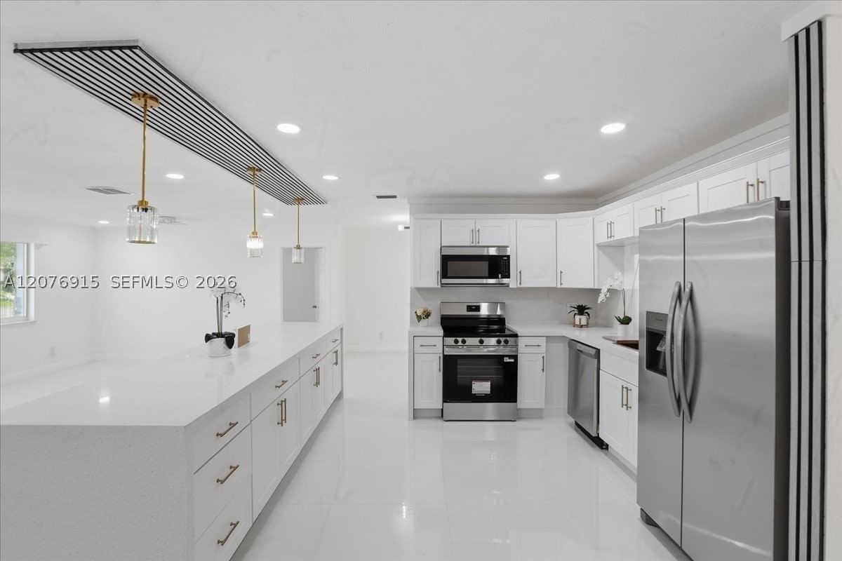 Real estate property located at 8300 26th Pl, Broward, Arrowhead Golf & Tennis C, Davie, FL