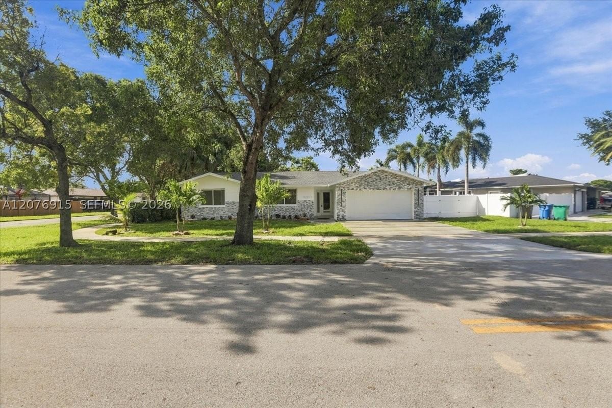 Real estate property located at 8300 26th Pl, Broward, Arrowhead Golf & Tennis C, Davie, FL