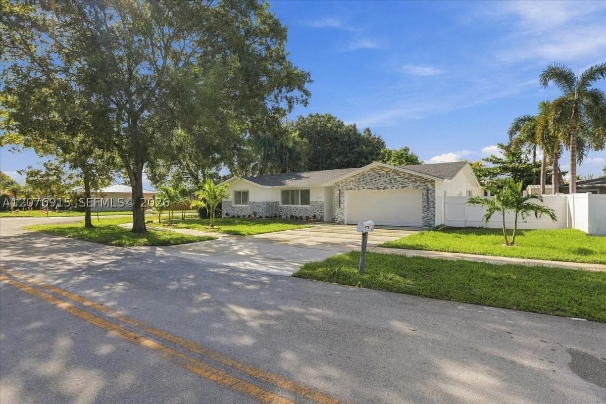 Real estate property located at 8300 26th Pl, Broward, Arrowhead Golf & Tennis C, Davie, FL
