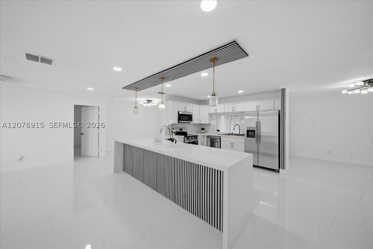 Real estate property located at 8300 26th Pl, Broward, Arrowhead Golf & Tennis C, Davie, FL