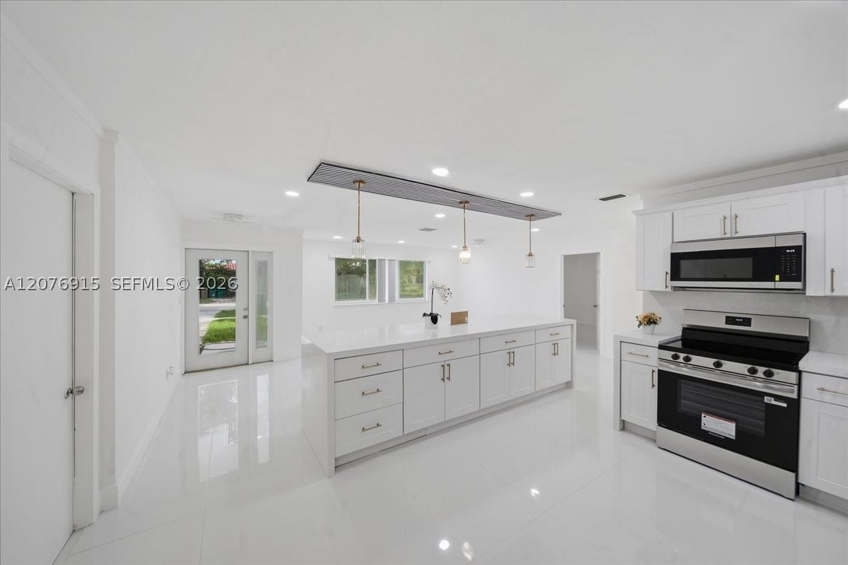 Real estate property located at 8300 26th Pl, Broward, Arrowhead Golf & Tennis C, Davie, FL