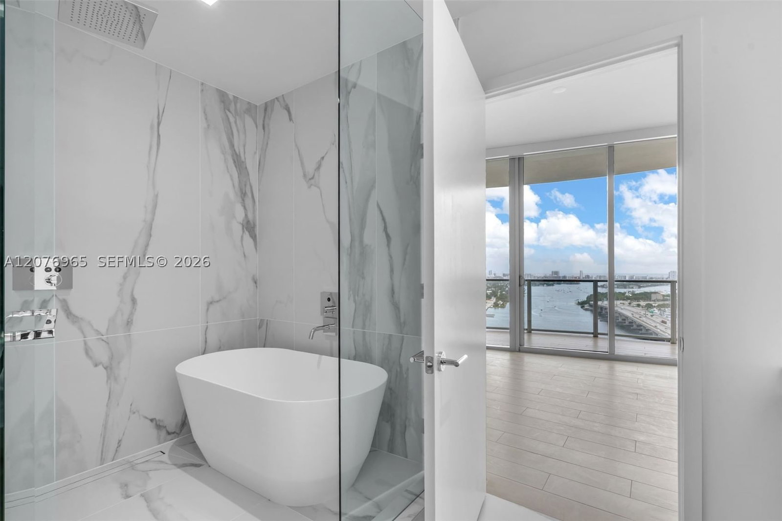 Real estate property located at 1400 Biscayne Blvd #2305, Miami-dade, Casa Bella Residences, Miami, FL