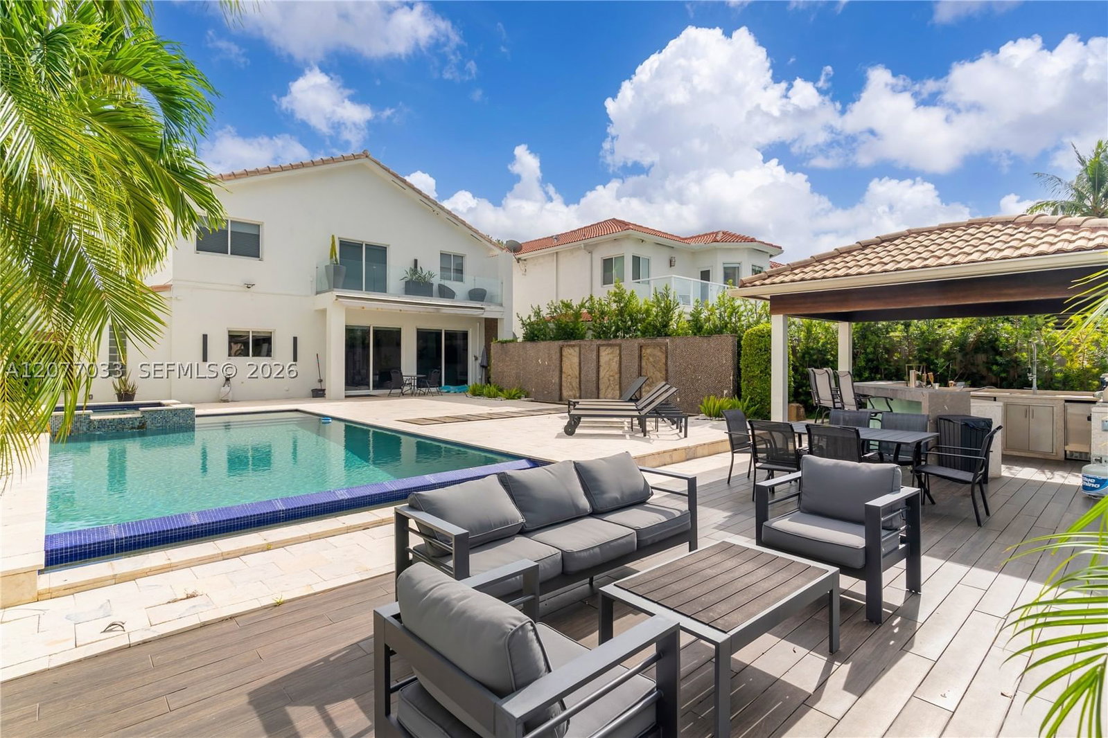 Real estate property located at 11101 72nd Ter, Miami-dade, Doral Isles Catalina, Doral, FL