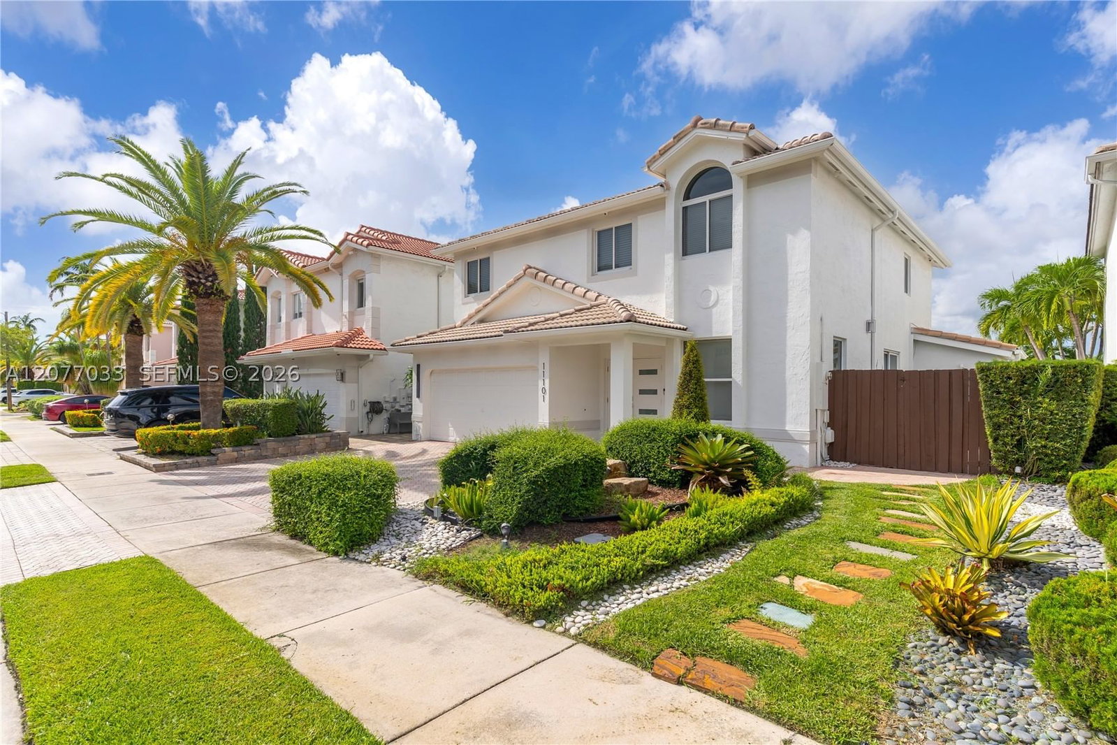 Real estate property located at 11101 72nd Ter, Miami-dade, Doral Isles Catalina, Doral, FL