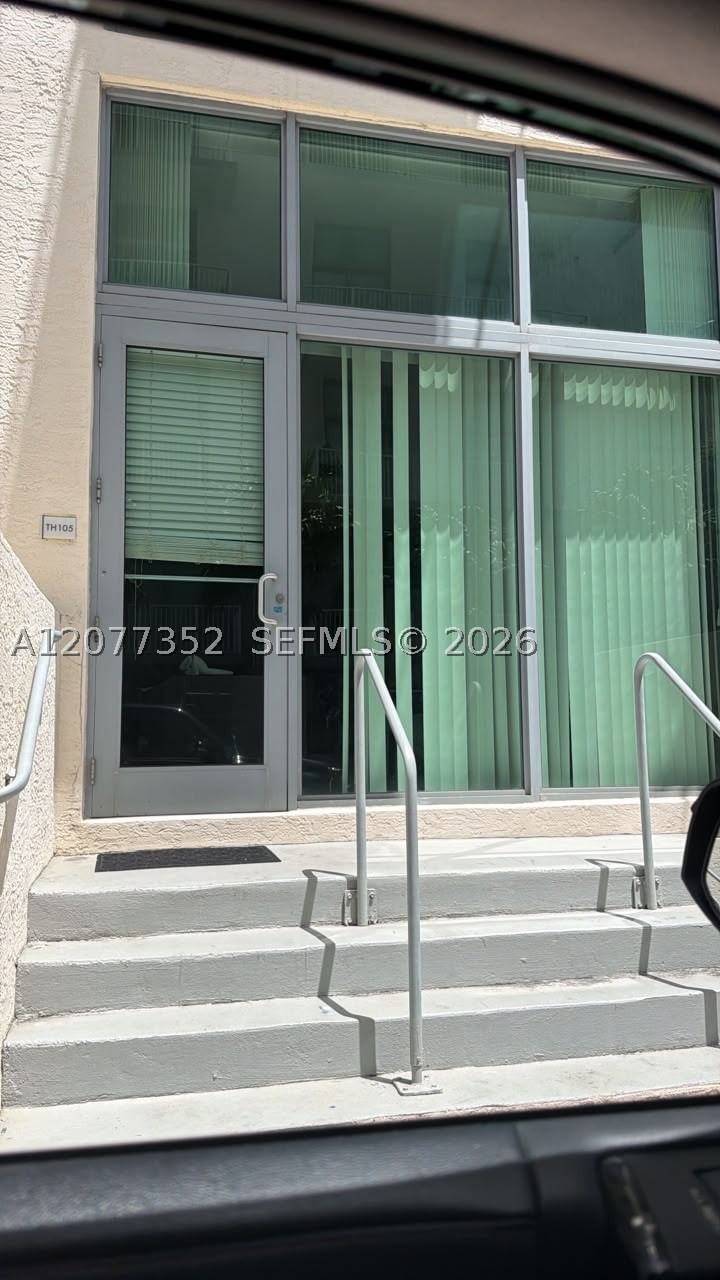 Real estate property located at 140 Dixie Hwy TH105, Broward, Hollywood Station Res Con, Hollywood, FL
