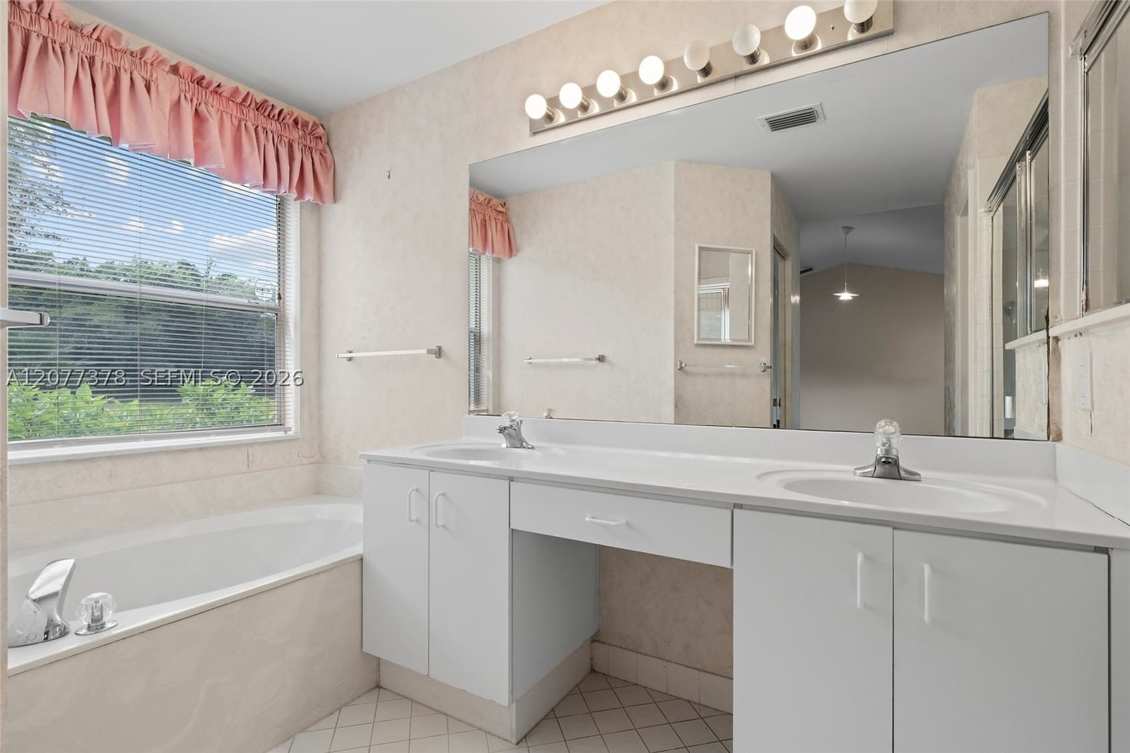 Real estate property located at 113 Bayridge Dr, Broward, Sector 4 - 1st Addition, Weston, FL